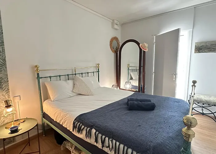 Charming T3 With Balcony In *